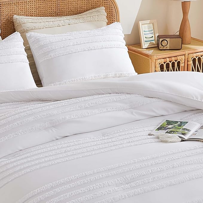 BEDELITE Boho Twin/Twin XL Comforter Set，White Tufted Striped Bed Set 2 Pieces, Soft Vintage Farmhouse Comforter for College, Boho Home Dorm Decor, Fluffy Jacquard Bedding with 1 Pillow Sham