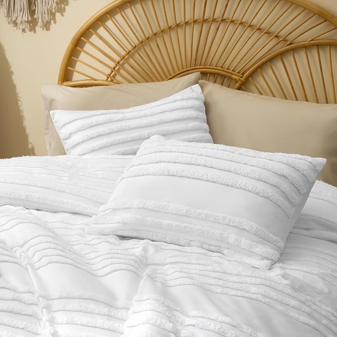 BEDELITE Boho Comforter Set Queen Size, White Tufted Striped Bed Set 3 Pieces, Soft Vintage Farmhouse Comforter for All Seasons, Boho Home Decor,Fluffy Jacquard Bedding with 2 Pillow Shams