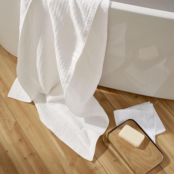 UCHINO Waffle Twist Cotton Weave Bath Towel for Bathroom Lightweight Absorbent Quick Dry Honeycomb Texture Solid Terry Loop Reverse 30" x 60", 1 Bath Towel, White