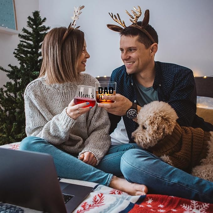 Ithmahco Parents Christmas Gifts, MOM's SIPPY CUP DAD JUICE Wine and Whiskey Glass Set, Mom and Dad Gifts for New Parents, New Parent Gift For Couples, Mom and Dad Cups Gift for Christmas