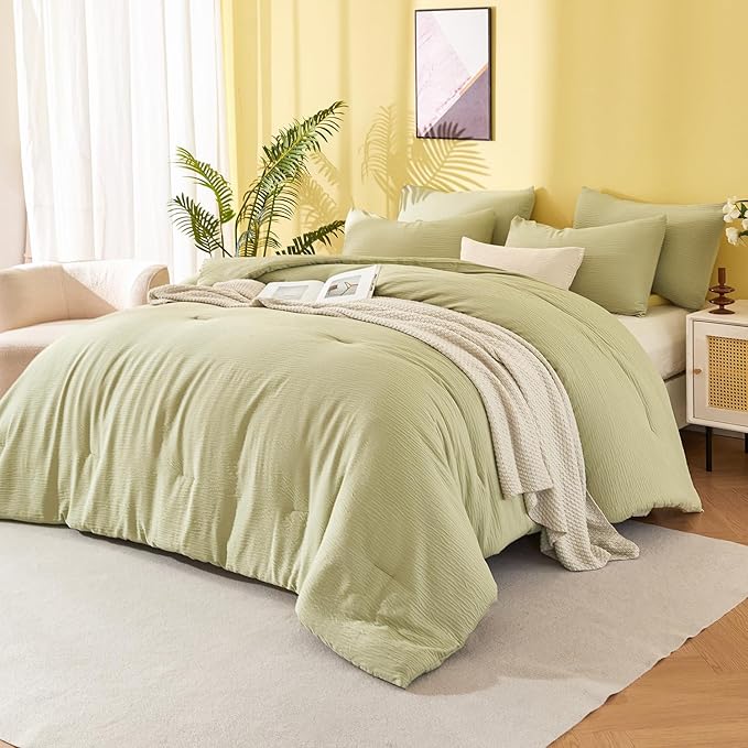 3 Pieces Sage Green Queen Comforter Set, Lightweight Double-Layer Crinkle Gauze All Season Soft Bedding (90x90 in Comforter & 2 Pillowcases)