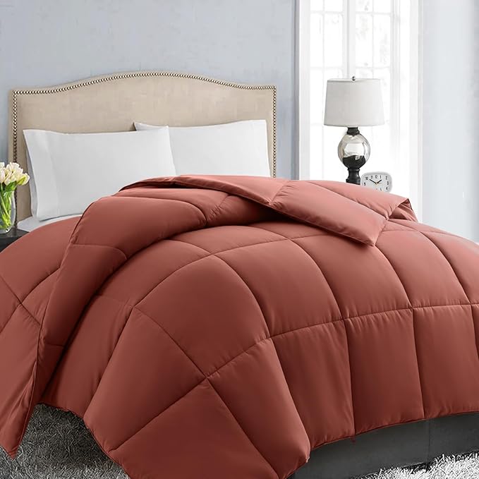 EASELAND King Size Down Alternative Comforter - Quilted Duvet Insert for All Seasons, Soft Lightweight with Corner Tabs, Summer Winter Warm Bedding, Terracotta 90x102 Inches