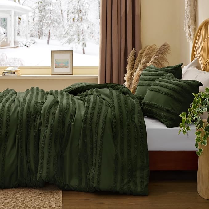 BEDELITE Boho Comforter Set Queen Size, Olive Green Tufted Striped Bed Set 3 Pieces, Soft Vintage Farmhouse Comforter for All Seasons, Boho Home Decor,Fluffy Jacquard Bedding with 2 Pillow Shams