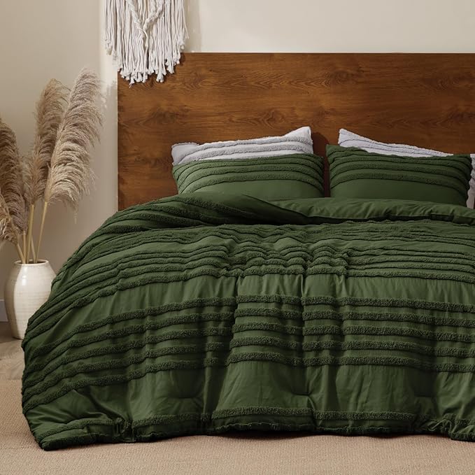 BEDELITE Boho Comforter Set Queen Size, Olive Green Tufted Striped Bed Set 3 Pieces, Soft Vintage Farmhouse Comforter for All Seasons, Boho Home Decor,Fluffy Jacquard Bedding with 2 Pillow Shams