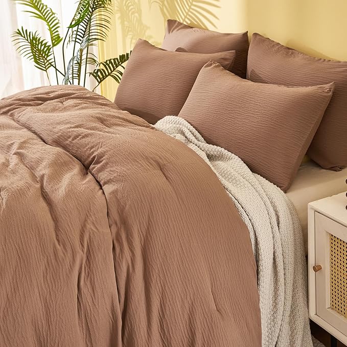 3 Pieces Brown Queen Comforter Set, Lightweight Double-Layer Crinkle Gauze Brown All Season Soft Bedding (90x90 in Comforter & 2 Pillowcases)