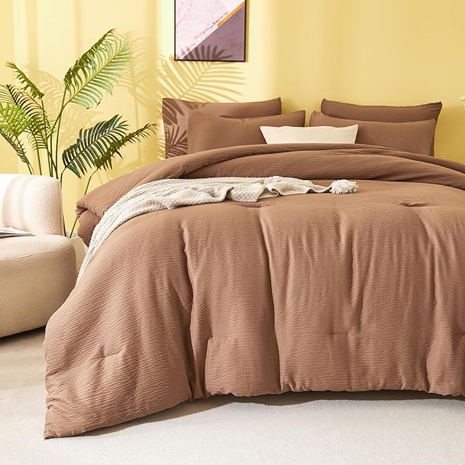 3 Pieces Brown King Comforter Set, Lightweight Double-Layer Crinkle Gauze All Season Soft Bedding (90x104 in Comforter & 2 Pillowcases)
