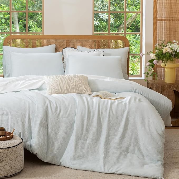 3 Pieces Light Blue Queen Comforter Set, Lightweight Double-Layer Crinkle Gauze All Season Soft Bedding (90x90 in Comforter & 2 Pillowcases)