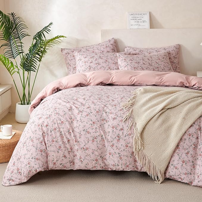 Queen Size Comforter Set Floral 3 Pieces Soft Chic Seersucker Garden Style Pink Flower Print Botanical Comforter for All Seasons Luxury Warmth Comfy Breathable with 2 Pillowcases