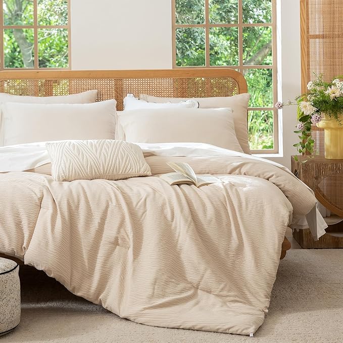 3 Pieces Beige Queen Comforter Set, Lightweight Double-Layer Crinkle Gauze All Season Soft Bedding (90x90 in Comforter & 2 Pillowcases)