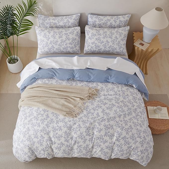 Floral Queen Comforter Set Soft Cute Floral Bedding Comforter Sets Garden Style Blue Flower Print Botanical Flowers Queen Comforter Set for All Seasons 1 Comforter and 1 Pillowcases