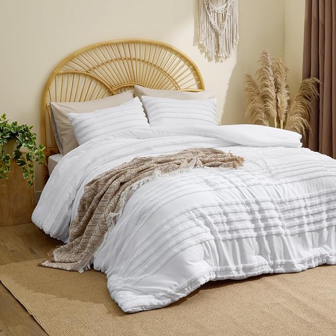 BEDELITE Boho Comforter Set Queen Size, White Tufted Striped Bed Set 3 Pieces, Soft Vintage Farmhouse Comforter for All Seasons, Boho Home Decor,Fluffy Jacquard Bedding with 2 Pillow Shams