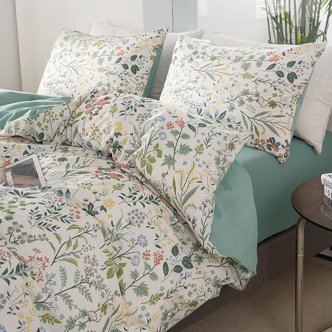 Queen Floral Comforter Set Soft Cute Floral Bedding Comforter Sets Garden Style Red Flower Print Botanical Flowers Comforter Set for All Seasons 1 Comforter and 2 Pillowcases