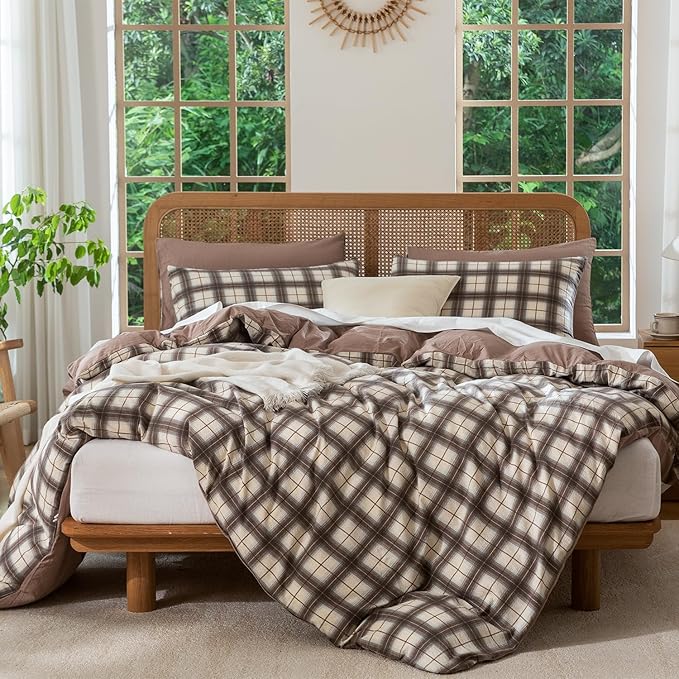 Queen Comforter Set Plaid 3 Pieces Soft Cute Plaid Bedding Comforter Lightweight Check Geometric Style Geometric Comforter Set for All Seasons 1 Comforter and 2 Pillowcases