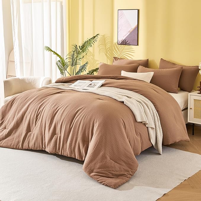3 Pieces Brown King Comforter Set, Lightweight Double-Layer Crinkle Gauze All Season Soft Bedding (90x104 in Comforter & 2 Pillowcases)