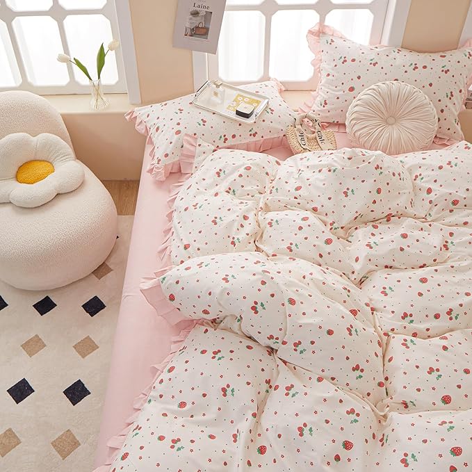 EAVD Kawaii Strawberry Comforter Set Full White Fluffy Microfiber Fruit Strawberry Bedding Set for Girls Women Ruffled Cute Comforter Set 1 Full Bed Comforter and 2 Pillowcases for All-Season