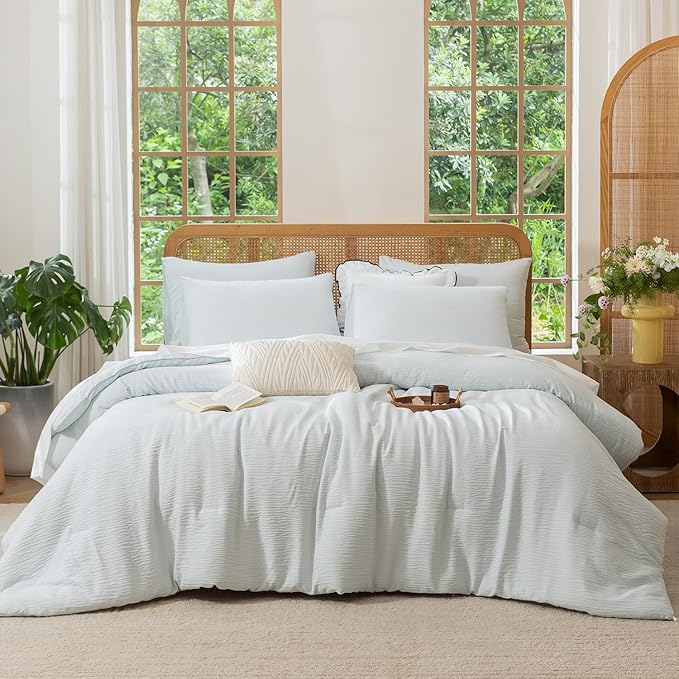 3 Pieces Light Blue Queen Comforter Set, Lightweight Double-Layer Crinkle Gauze All Season Soft Bedding (90x90 in Comforter & 2 Pillowcases)