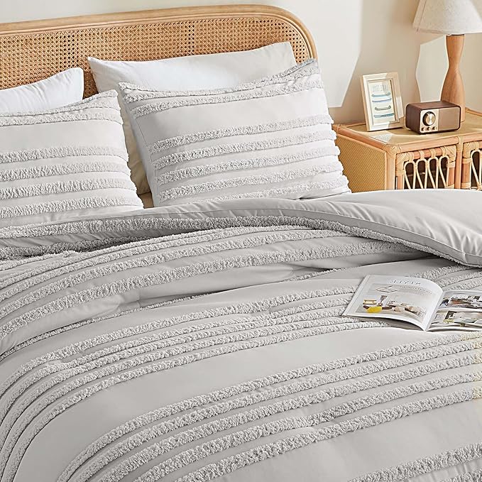 BEDELITE Boho Twin/Twin XL Comforter Set，Light Grey Tufted Striped Bed Set 2 Pieces, Soft Vintage Farmhouse Comforter for College, Boho Home Dorm Decor, Fluffy Jacquard Bedding with 1 Pillow Sham