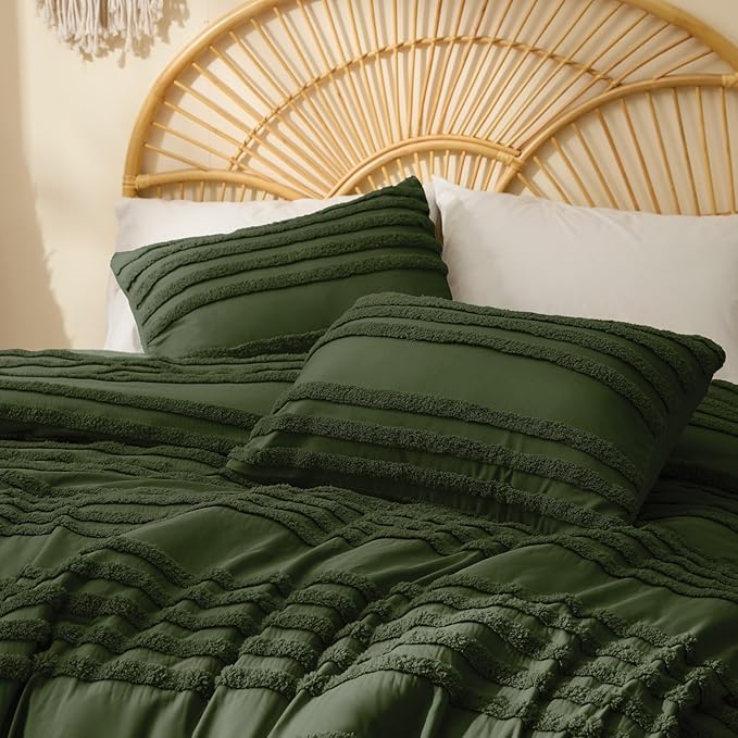 BEDELITE Boho Twin/Twin XL Comforter Set，Olive Green Tufted Striped Bed Set 2 Pieces, Soft Vintage Farmhouse Comforter for College, Boho Home Dorm Decor, Fluffy Jacquard Bedding with 1 Pillow Sham